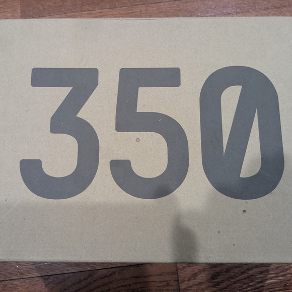 Yezzy 350 V2 - Picture 2 of 8